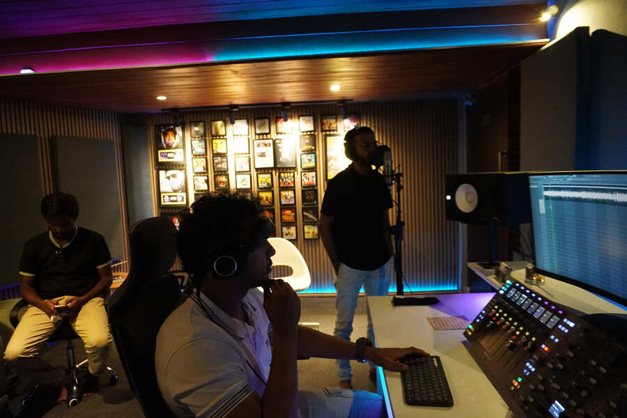 files/Sri_Lankas_Best_Mixing_and_Mastering_Techniques_Course_-_Azim_Ousman_Studios_6.jpg