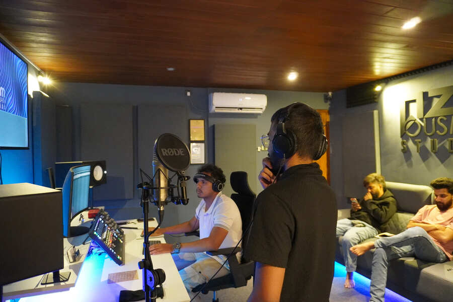 files/Sri_Lankas_Best_Mixing_and_Mastering_Techniques_Course_-_Azim_Ousman_Studios_7.jpg