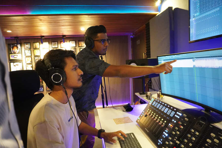 files/Sri_Lankas_Best_Mixing_and_Mastering_Techniques_Course_-_Azim_Ousman_Studios_8.jpg